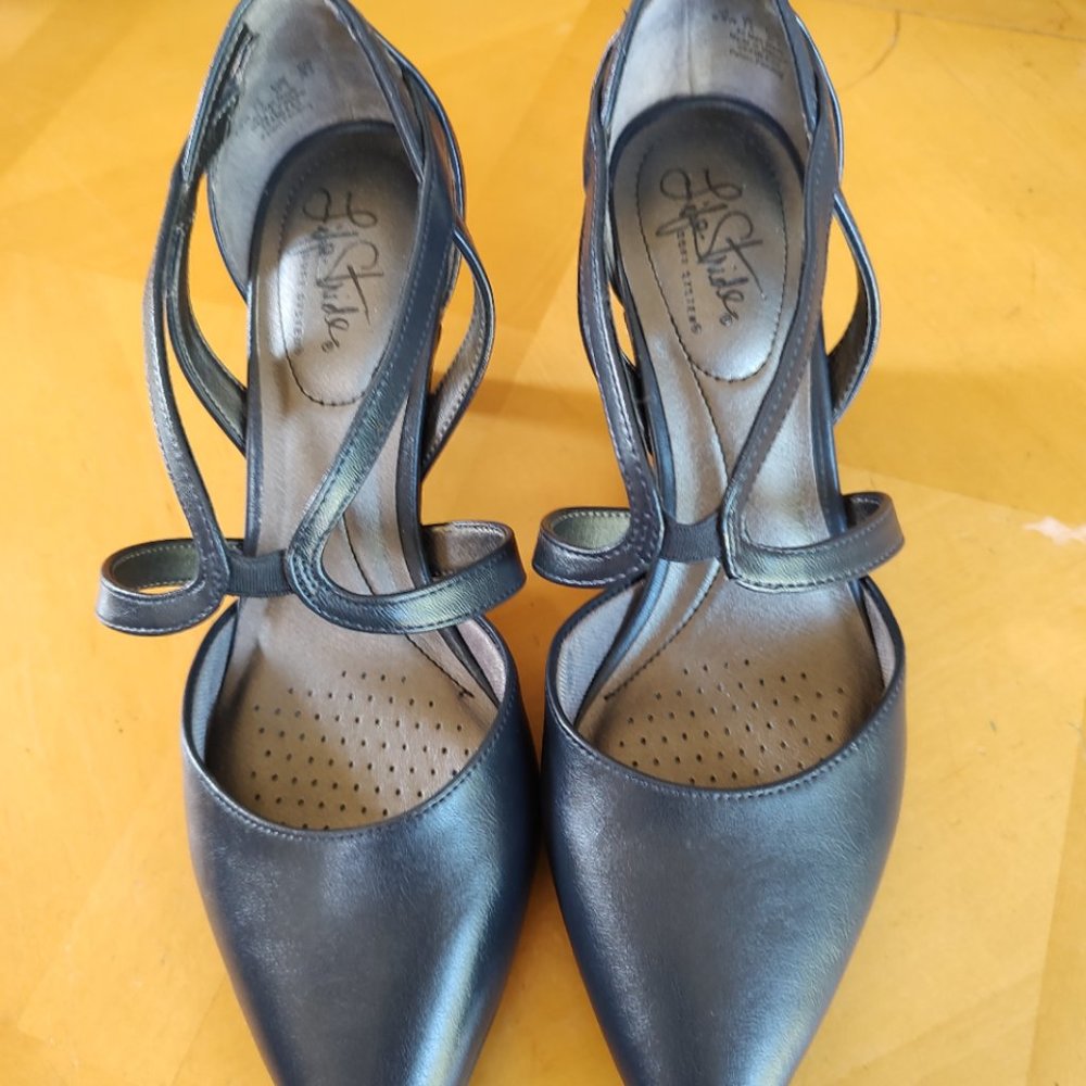 Never Worn, Super Cute, Size 9W, NO BOX